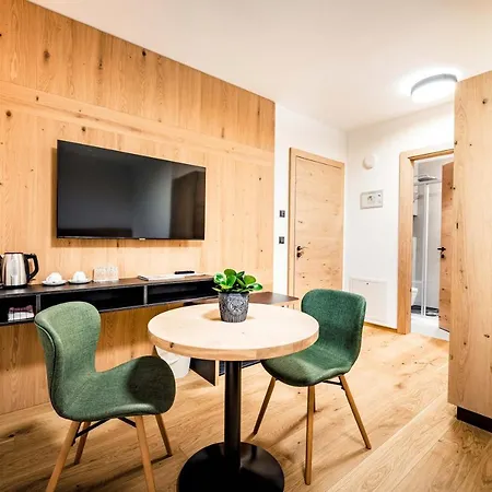 Haus St Anton - In Out Apartment Sankt Anton am Arlberg