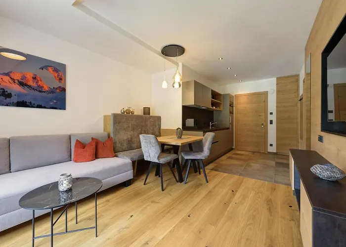 Haus St Anton - In Out شقة